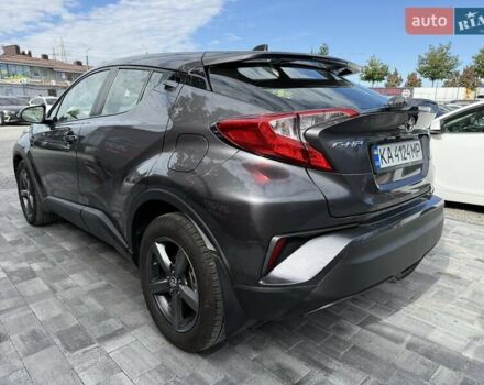 Серый Тойота C-HR, объемом двигателя 2 л и пробегом 81 тыс. км за 20999 $, фото 5 на Automoto.ua