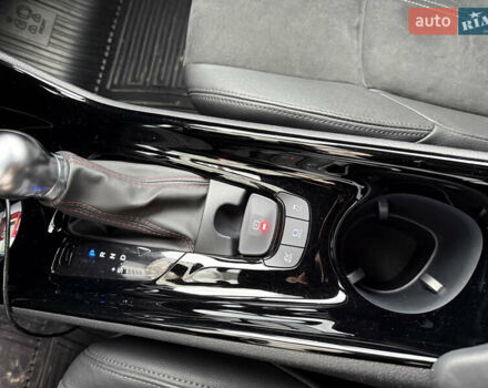 Серый Тойота C-HR, объемом двигателя 1.99 л и пробегом 19 тыс. км за 27500 $, фото 18 на Automoto.ua