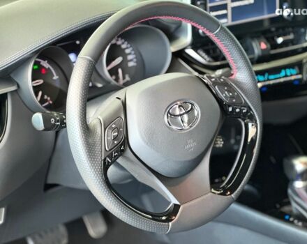 Серый Тойота C-HR, объемом двигателя 2 л и пробегом 27 тыс. км за 30990 $, фото 23 на Automoto.ua