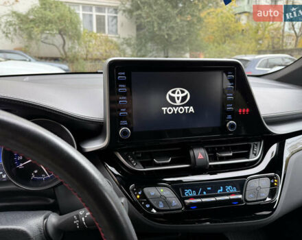 Серый Тойота C-HR, объемом двигателя 1.99 л и пробегом 19 тыс. км за 27500 $, фото 12 на Automoto.ua