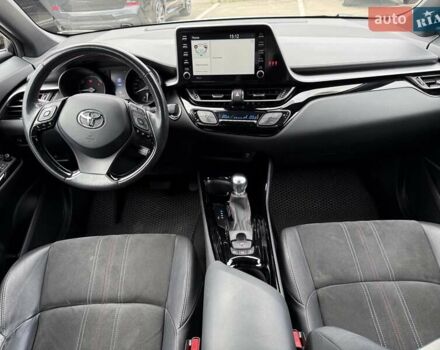 Серый Тойота C-HR, объемом двигателя 1.99 л и пробегом 95 тыс. км за 27300 $, фото 40 на Automoto.ua