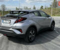 Серый Тойота C-HR, объемом двигателя 1.2 л и пробегом 25 тыс. км за 27400 $, фото 3 на Automoto.ua