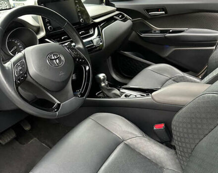 Серый Тойота C-HR, объемом двигателя 1.99 л и пробегом 31 тыс. км за 26900 $, фото 4 на Automoto.ua