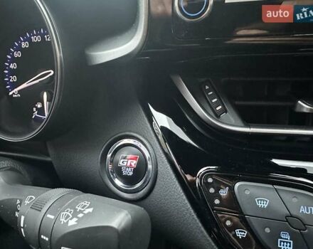 Сірий Тойота C-HR, об'ємом двигуна 1.99 л та пробігом 56 тис. км за 29900 $, фото 23 на Automoto.ua