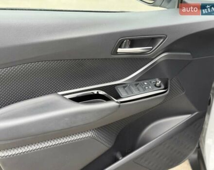 Серый Тойота C-HR, объемом двигателя 1.99 л и пробегом 95 тыс. км за 27300 $, фото 14 на Automoto.ua