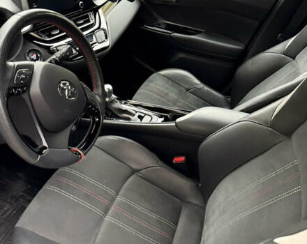 Серый Тойота C-HR, объемом двигателя 1.99 л и пробегом 19 тыс. км за 27500 $, фото 10 на Automoto.ua