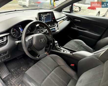 Серый Тойота C-HR, объемом двигателя 1.99 л и пробегом 19 тыс. км за 27500 $, фото 19 на Automoto.ua