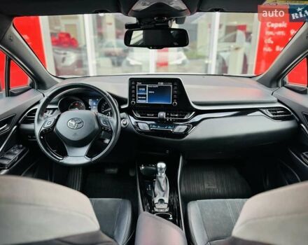 Сірий Тойота C-HR, об'ємом двигуна 1.99 л та пробігом 59 тис. км за 30060 $, фото 8 на Automoto.ua