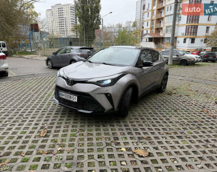 Серый Тойота C-HR, объемом двигателя 1.99 л и пробегом 19 тыс. км за 27500 $, фото 3 на Automoto.ua