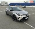 Серый Тойота C-HR, объемом двигателя 2 л и пробегом 18 тыс. км за 30900 $, фото 2 на Automoto.ua