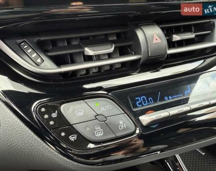 Серый Тойота C-HR, объемом двигателя 1.99 л и пробегом 95 тыс. км за 27300 $, фото 27 на Automoto.ua