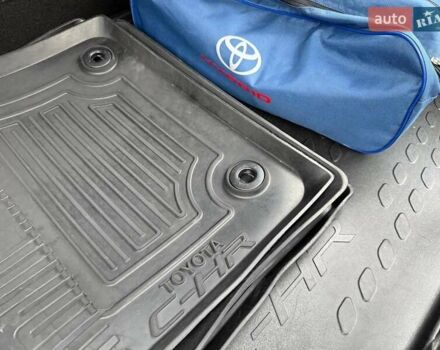 Серый Тойота C-HR, объемом двигателя 1.99 л и пробегом 43 тыс. км за 29500 $, фото 53 на Automoto.ua