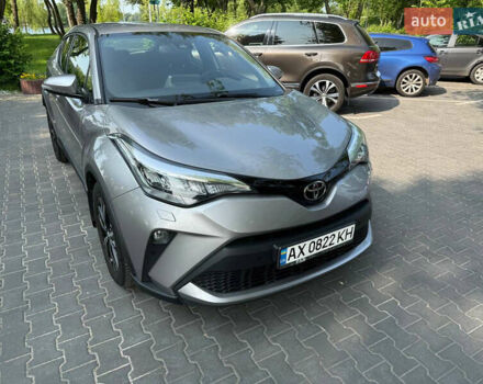 Серый Тойота C-HR, объемом двигателя 1.2 л и пробегом 72 тыс. км за 21500 $, фото 2 на Automoto.ua