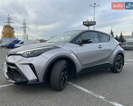 Серый Тойота C-HR, объемом двигателя 2 л и пробегом 18 тыс. км за 30900 $, фото 3 на Automoto.ua