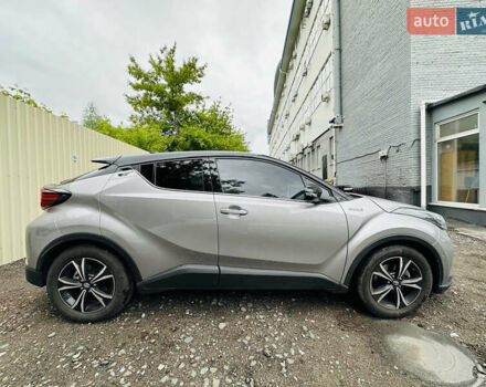 Серый Тойота C-HR, объемом двигателя 1.99 л и пробегом 31 тыс. км за 26900 $, фото 1 на Automoto.ua