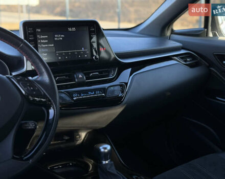 Сірий Тойота C-HR, об'ємом двигуна 2 л та пробігом 46 тис. км за 33000 $, фото 37 на Automoto.ua