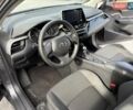 Серый Тойота C-HR, объемом двигателя 2 л и пробегом 81 тыс. км за 20999 $, фото 16 на Automoto.ua