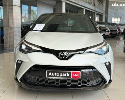 Серый Тойота C-HR, объемом двигателя 2 л и пробегом 27 тыс. км за 30990 $, фото 1 на Automoto.ua
