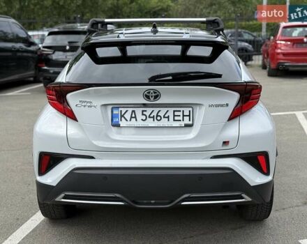 Серый Тойота C-HR, объемом двигателя 1.99 л и пробегом 95 тыс. км за 27300 $, фото 3 на Automoto.ua