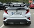 Серый Тойота C-HR, объемом двигателя 1.99 л и пробегом 95 тыс. км за 27300 $, фото 3 на Automoto.ua