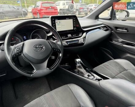 Серый Тойота C-HR, объемом двигателя 1.99 л и пробегом 95 тыс. км за 27300 $, фото 41 на Automoto.ua