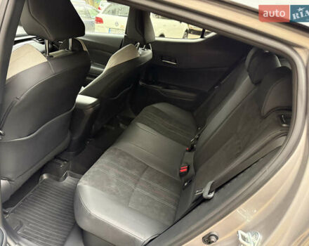 Серый Тойота C-HR, объемом двигателя 1.99 л и пробегом 19 тыс. км за 27500 $, фото 22 на Automoto.ua