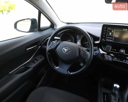Сірий Тойота C-HR, об'ємом двигуна 1.8 л та пробігом 29 тис. км за 29500 $, фото 10 на Automoto.ua