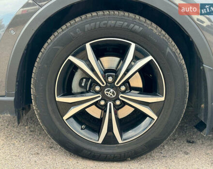 Серый Тойота C-HR, объемом двигателя 2 л и пробегом 42 тыс. км за 29890 $, фото 11 на Automoto.ua