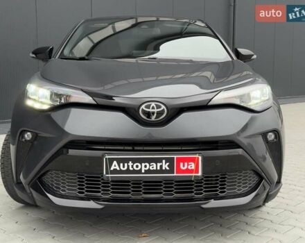 Серый Тойота C-HR, объемом двигателя 1.8 л и пробегом 28 тыс. км за 25490 $, фото 1 на Automoto.ua