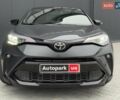 Серый Тойота C-HR, объемом двигателя 1.8 л и пробегом 28 тыс. км за 25490 $, фото 1 на Automoto.ua