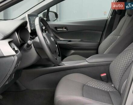 Серый Тойота C-HR, объемом двигателя 1.8 л и пробегом 28 тыс. км за 25490 $, фото 11 на Automoto.ua