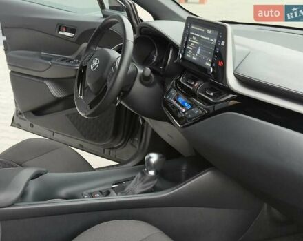 Серый Тойота C-HR, объемом двигателя 1.8 л и пробегом 28 тыс. км за 25490 $, фото 44 на Automoto.ua
