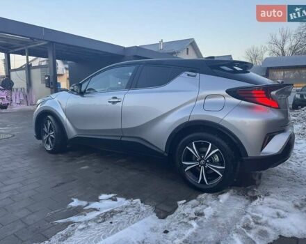 Серый Тойота C-HR, объемом двигателя 1.8 л и пробегом 58 тыс. км за 31200 $, фото 3 на Automoto.ua