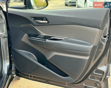 Серый Тойота C-HR, объемом двигателя 2 л и пробегом 42 тыс. км за 29890 $, фото 26 на Automoto.ua