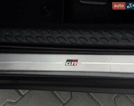 Серый Тойота C-HR, объемом двигателя 1.8 л и пробегом 28 тыс. км за 25490 $, фото 12 на Automoto.ua