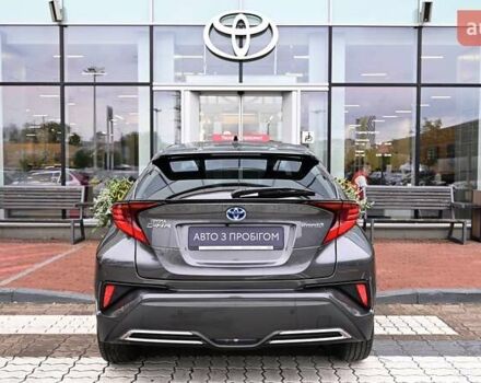 Серый Тойота C-HR, объемом двигателя 2 л и пробегом 101 тыс. км за 27426 $, фото 2 на Automoto.ua
