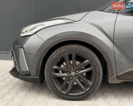 Серый Тойота C-HR, объемом двигателя 1.8 л и пробегом 28 тыс. км за 25490 $, фото 16 на Automoto.ua