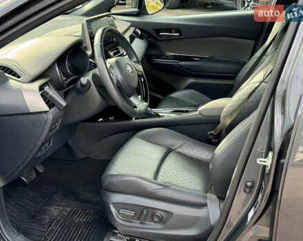 Серый Тойота C-HR, объемом двигателя 2 л и пробегом 42 тыс. км за 29890 $, фото 16 на Automoto.ua