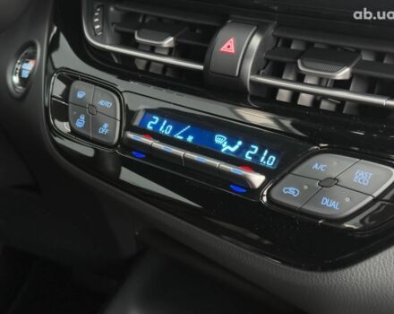 Серый Тойота C-HR, объемом двигателя 1.8 л и пробегом 28 тыс. км за 25490 $, фото 32 на Automoto.ua