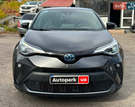 Серый Тойота C-HR, объемом двигателя 2 л и пробегом 42 тыс. км за 29890 $, фото 1 на Automoto.ua