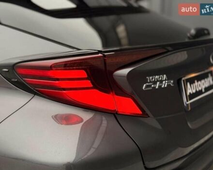 Серый Тойота C-HR, объемом двигателя 1.8 л и пробегом 28 тыс. км за 25490 $, фото 8 на Automoto.ua