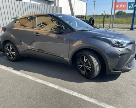Серый Тойота C-HR, объемом двигателя 1.99 л и пробегом 20 тыс. км за 35500 $, фото 2 на Automoto.ua