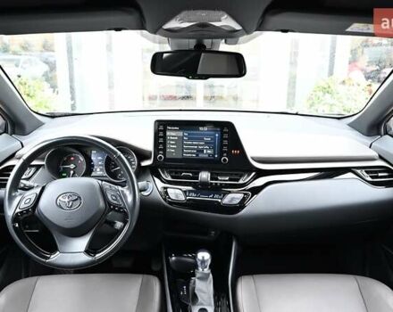 Серый Тойота C-HR, объемом двигателя 2 л и пробегом 101 тыс. км за 27426 $, фото 6 на Automoto.ua