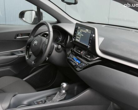 Серый Тойота C-HR, объемом двигателя 1.8 л и пробегом 28 тыс. км за 25490 $, фото 28 на Automoto.ua