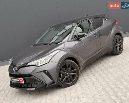 Серый Тойота C-HR, объемом двигателя 1.8 л и пробегом 28 тыс. км за 25490 $, фото 3 на Automoto.ua