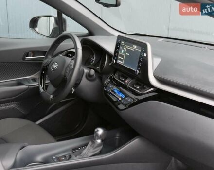Серый Тойота C-HR, объемом двигателя 1.8 л и пробегом 28 тыс. км за 25490 $, фото 28 на Automoto.ua