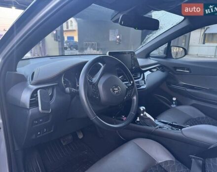 Серый Тойота C-HR, объемом двигателя 1.8 л и пробегом 58 тыс. км за 31200 $, фото 5 на Automoto.ua
