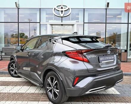 Серый Тойота C-HR, объемом двигателя 2 л и пробегом 101 тыс. км за 27426 $, фото 3 на Automoto.ua