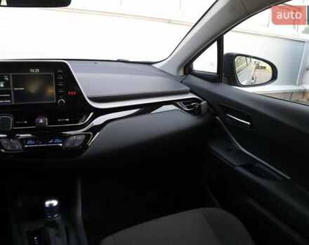 Сірий Тойота C-HR, об'ємом двигуна 1.8 л та пробігом 29 тис. км за 29500 $, фото 12 на Automoto.ua