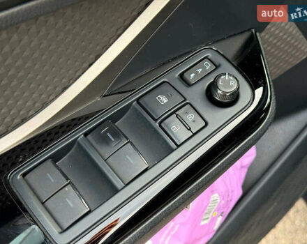 Серый Тойота C-HR, объемом двигателя 2 л и пробегом 42 тыс. км за 29890 $, фото 15 на Automoto.ua